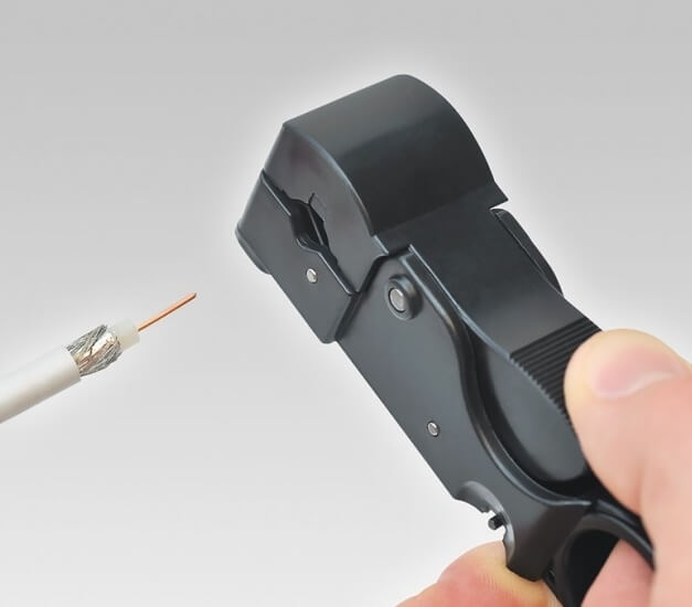 Стриппер для коаксиал. кабеля, удаление наружной оболочки, экрана и изоляции за один ход, 3 ножа, зачистка: RG 58, 59 + 62, L-105 мм, держатель KNIPEX KN-166005SB